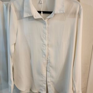Classic Women's White Button-Down Shirt. NWT half Tag.
